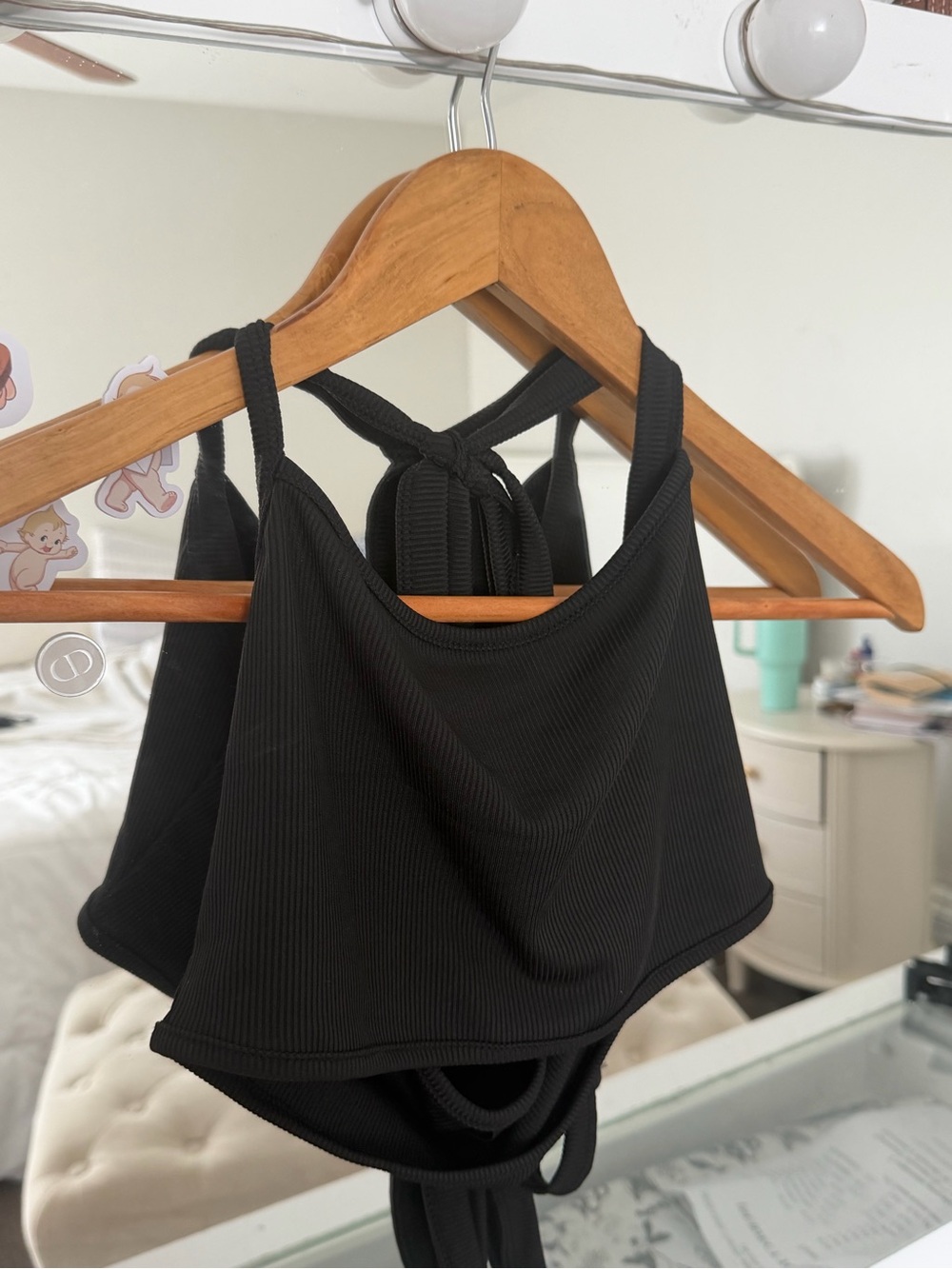 Backless cropped black tank
